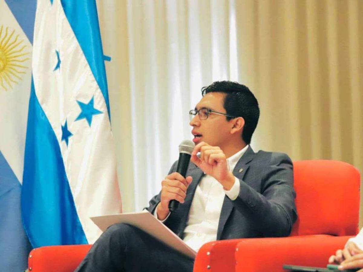 Fausto Cálix arremete contra Nasralla por criticar a ‘Mel’ Zelaya