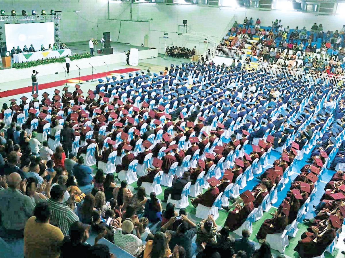 Centros técnicos municipales gradúan 660 jóvenes sampedranos