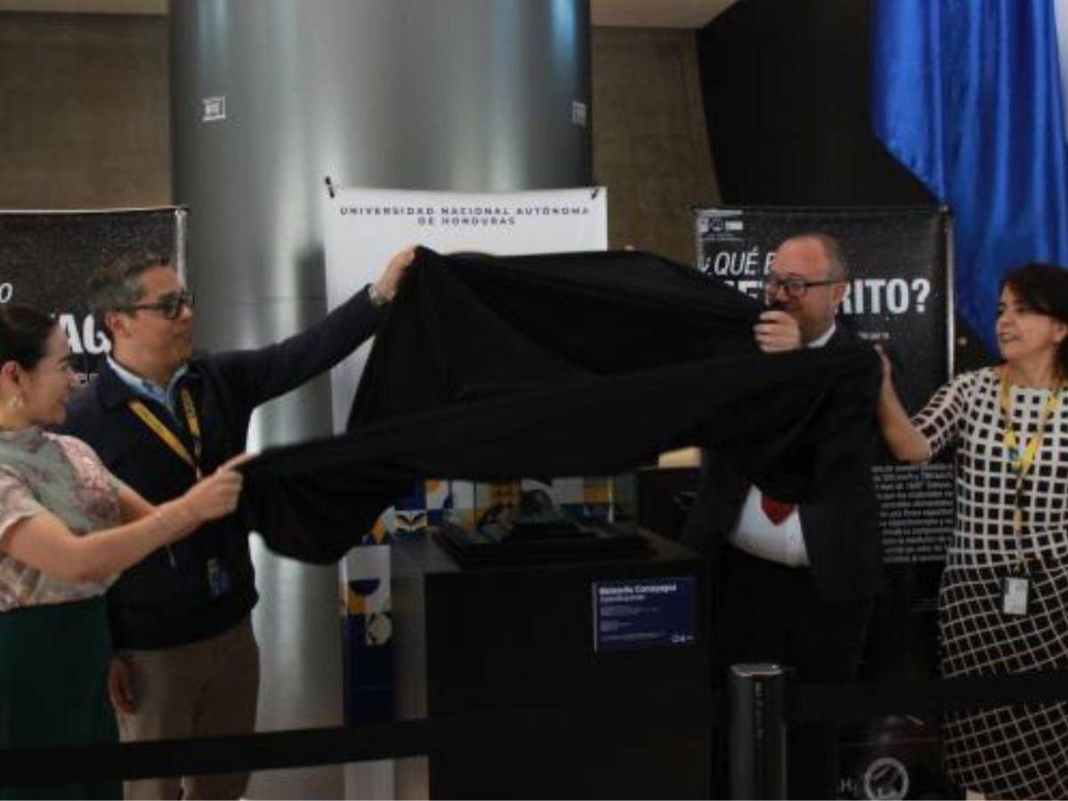 Así es el curioso meteorito que exponen y que atravesó una casa en Honduras