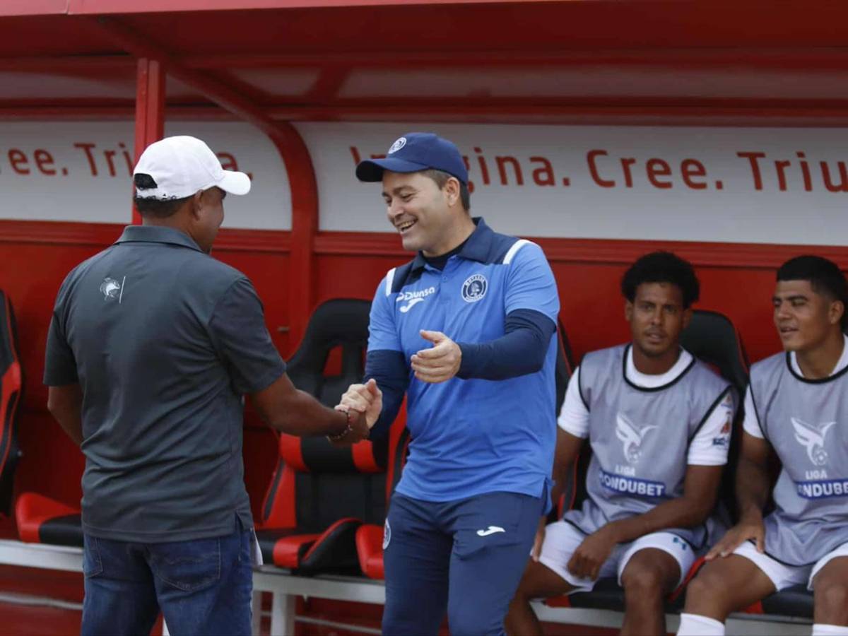 Bellas chicas cautivan, show del DT de Motagua y la fuerte lluvia en el Olimpia - Olancho