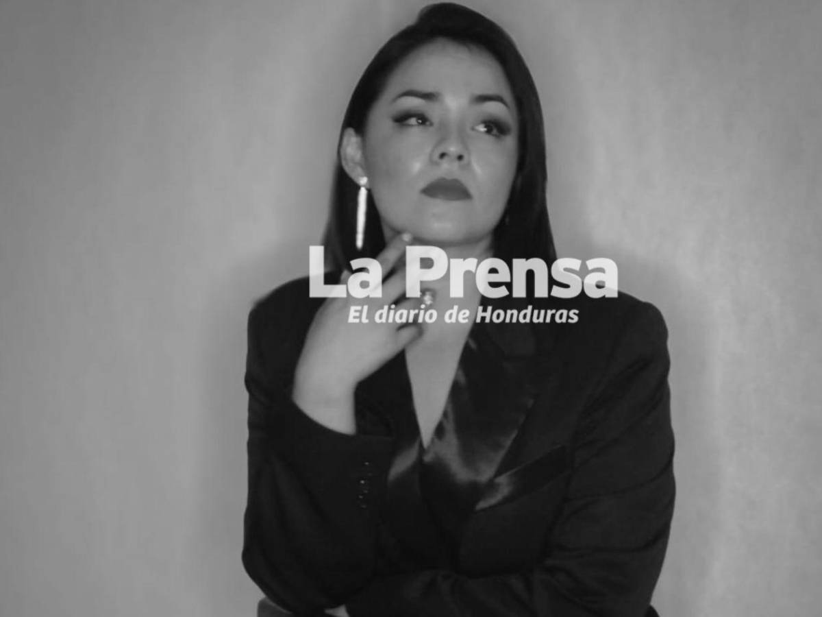 ¿Quién es la maestra y abogada que se viralizó en las redes por su porte y belleza?