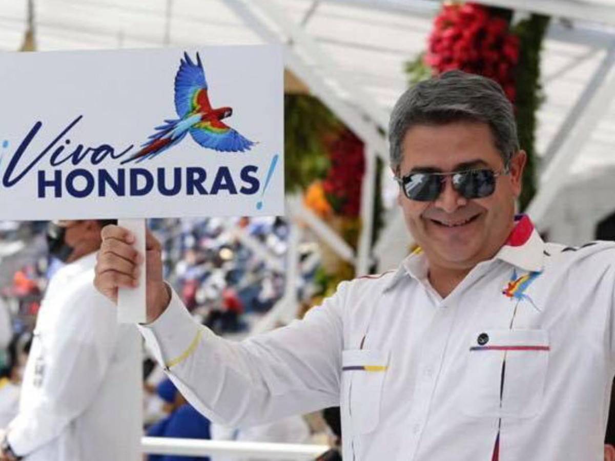 Futbolista hondureño celebra indulto a Juan Orlando Hernández