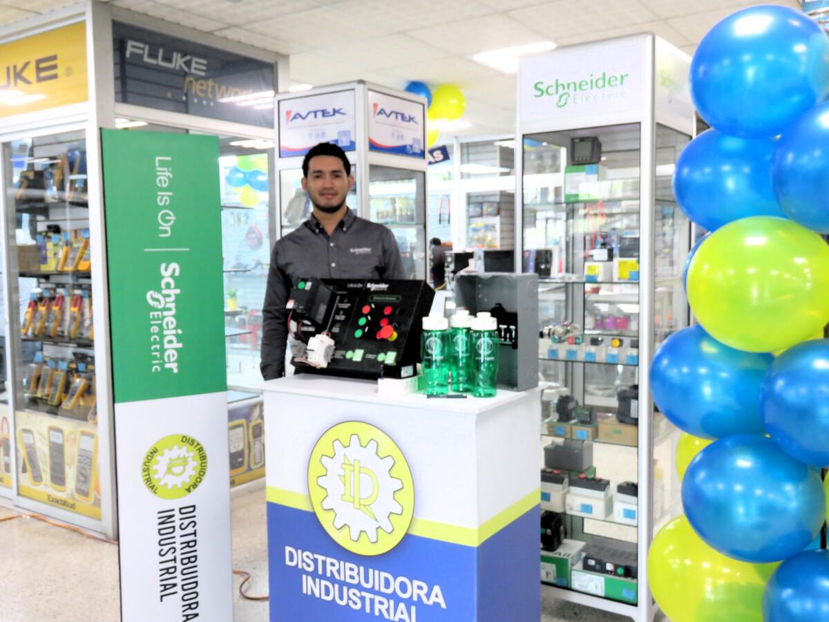 53 años liderando la importación y comercialización de materiales eléctricos