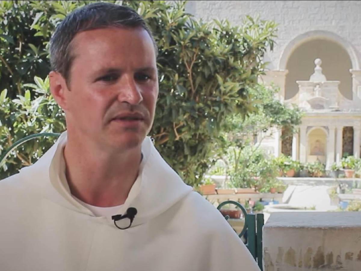 Ganaba un dineral, dejó el fútbol y sorprendió al convertirse en sacerdote