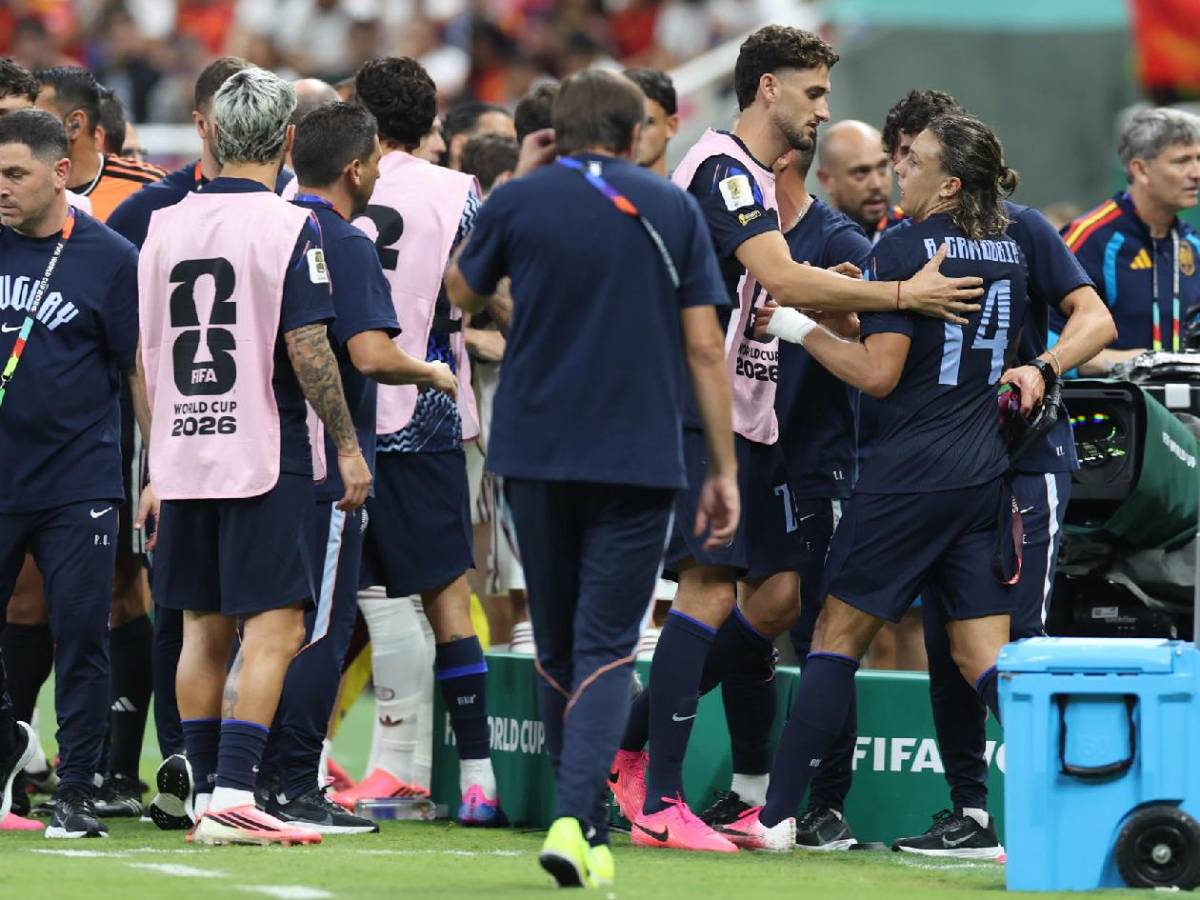 Enfado de Valverde, encaran al árbitro y señalan culpable tras eliminación de Uruguay