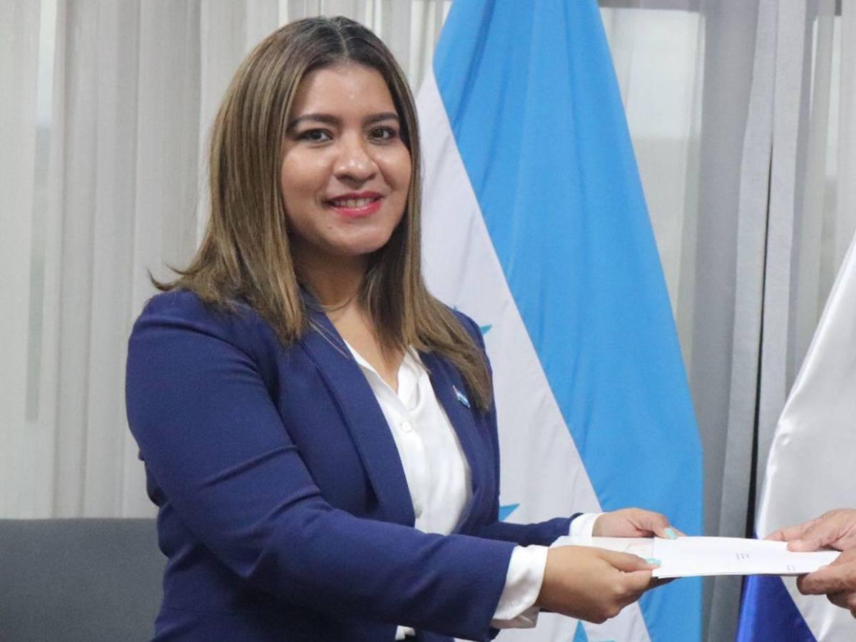 ¿Quién es Iris Audelly Acuña Huete, embajadora que Nicaragua retiró de Honduras?