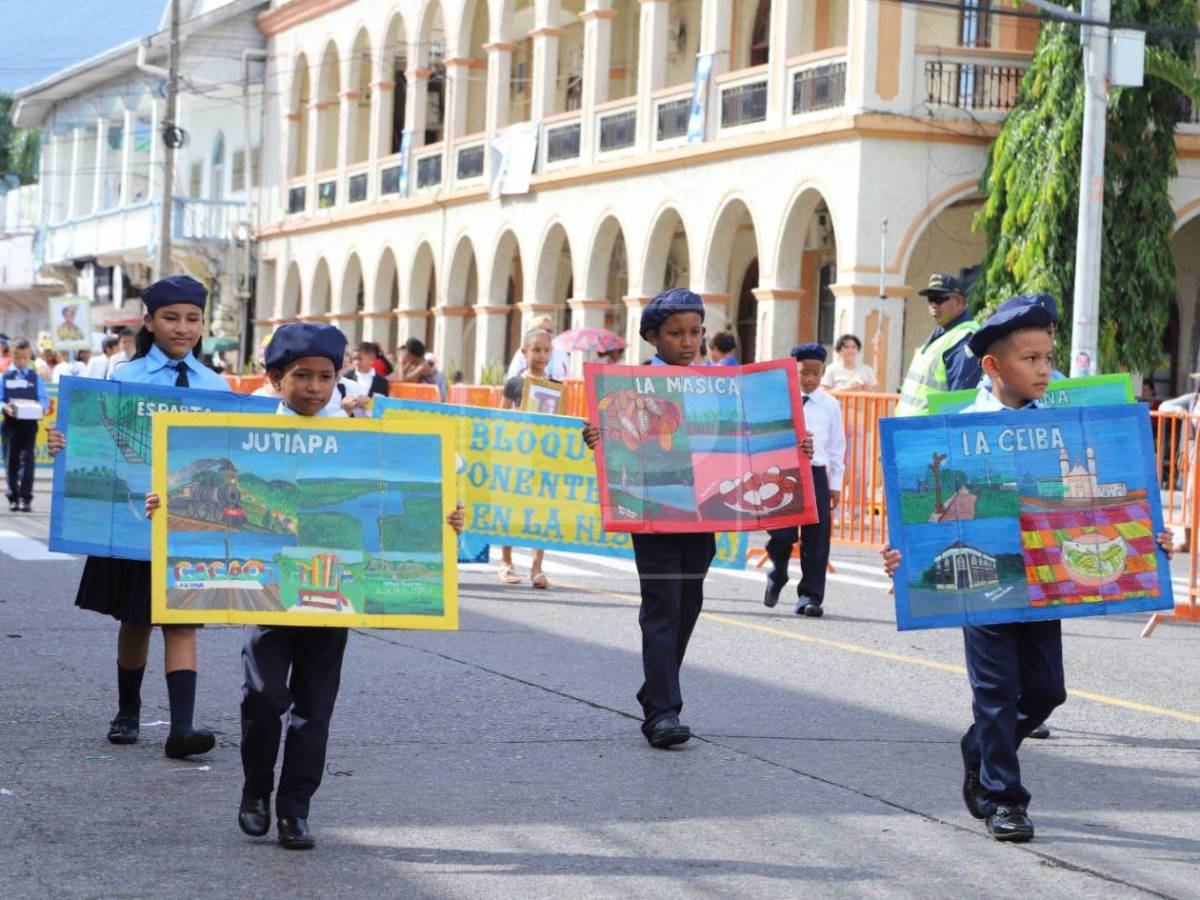 Fervor patrio en La Ceiba: los niños rinden honor con colorido desfile