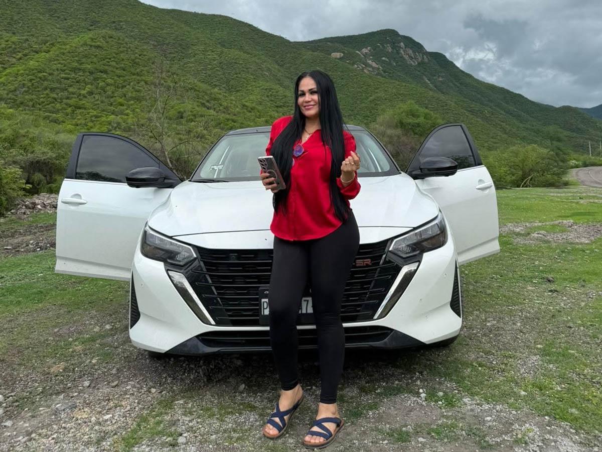 Sicarios en moto atacan a emprendedora tiktoker cuando iba en su carro