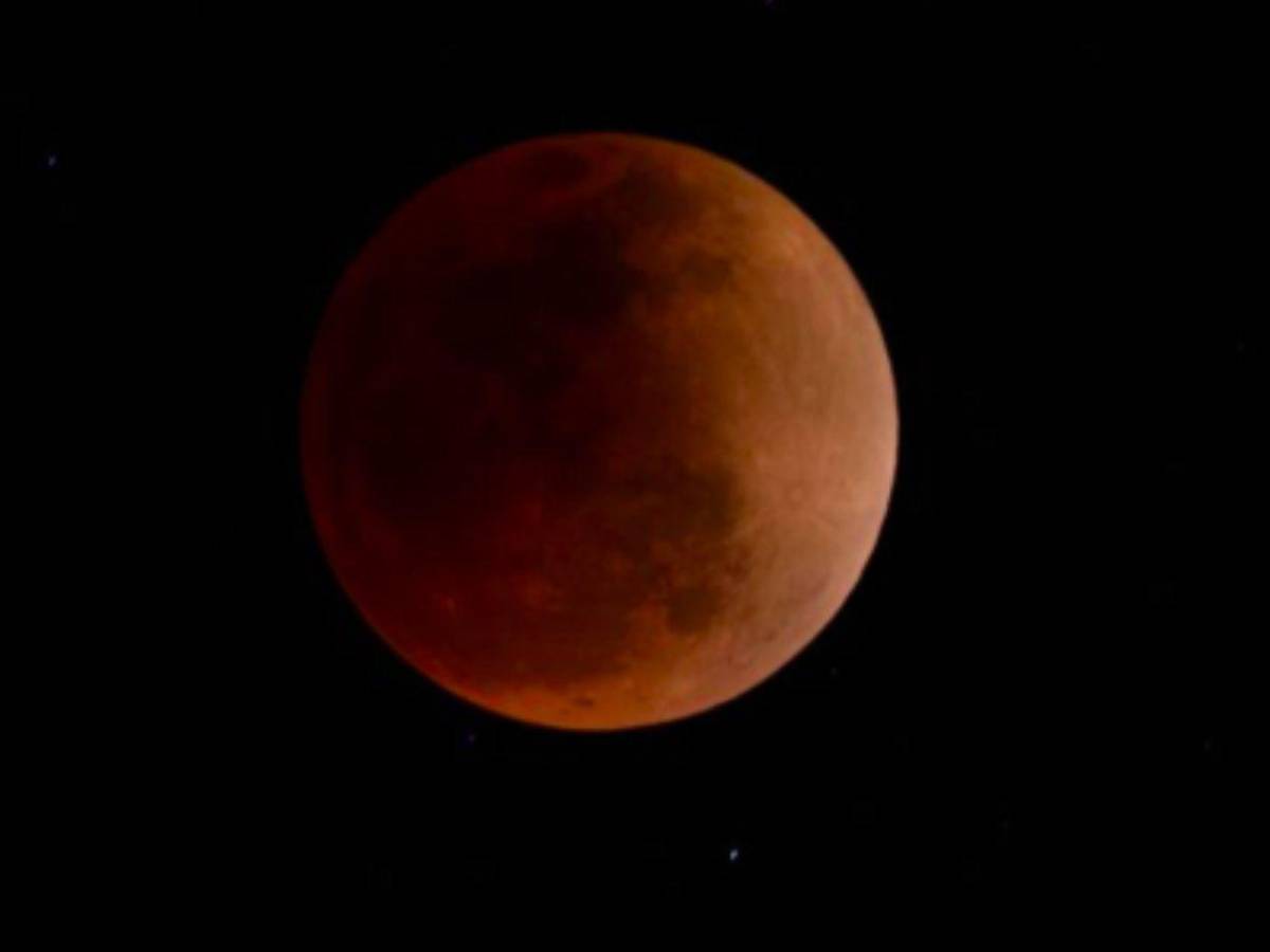 Eclipse lunar: ¿por qué la Luna cambiará de color y a qué hora podrá observarse en Honduras?