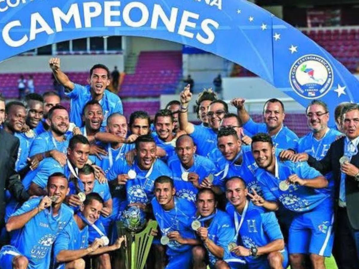 Futbolista hondureño celebra indulto a Juan Orlando Hernández