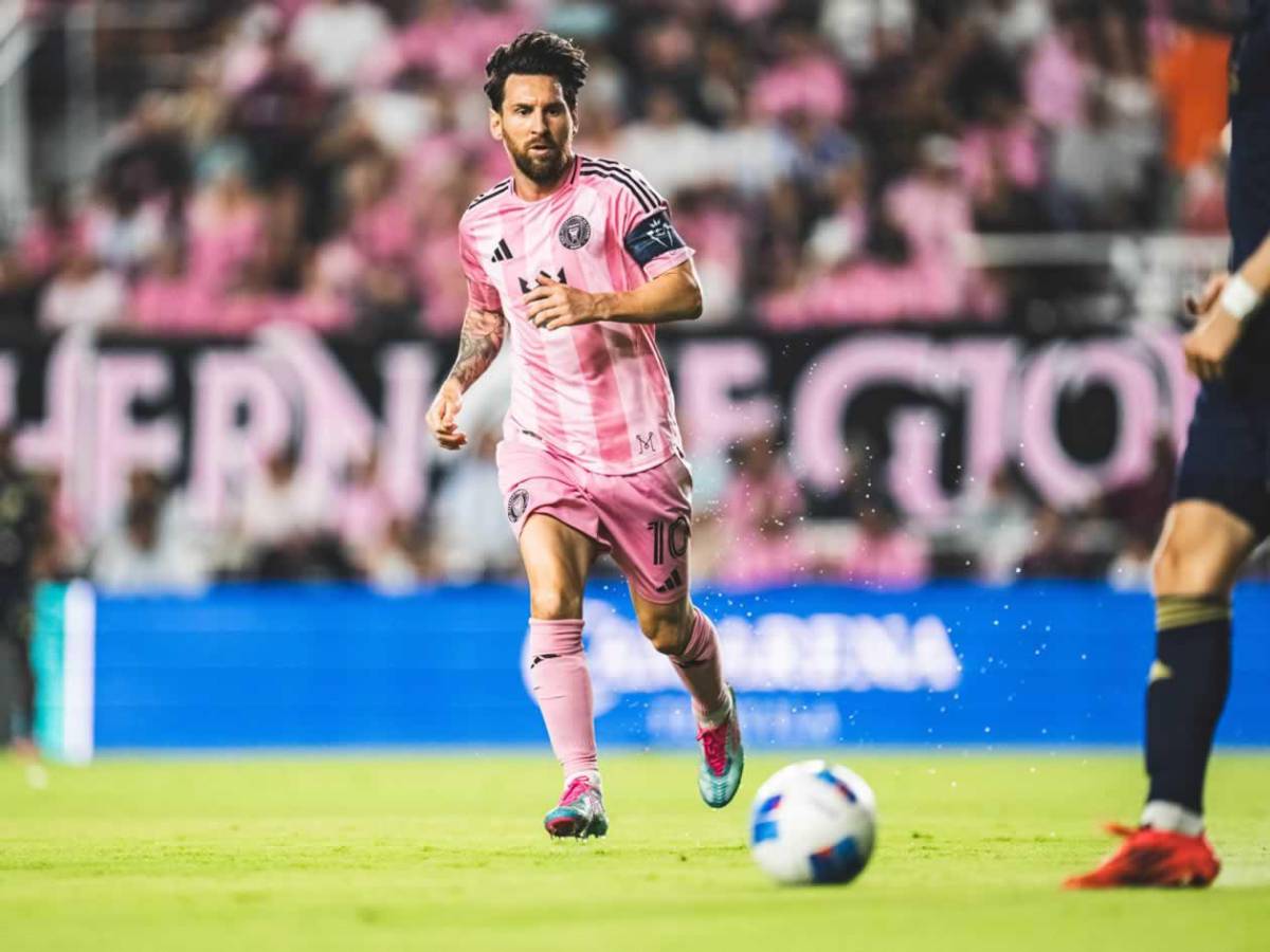 Messi, irreconocible: bronca con rival y enfado de Suárez con Saíd Martínez