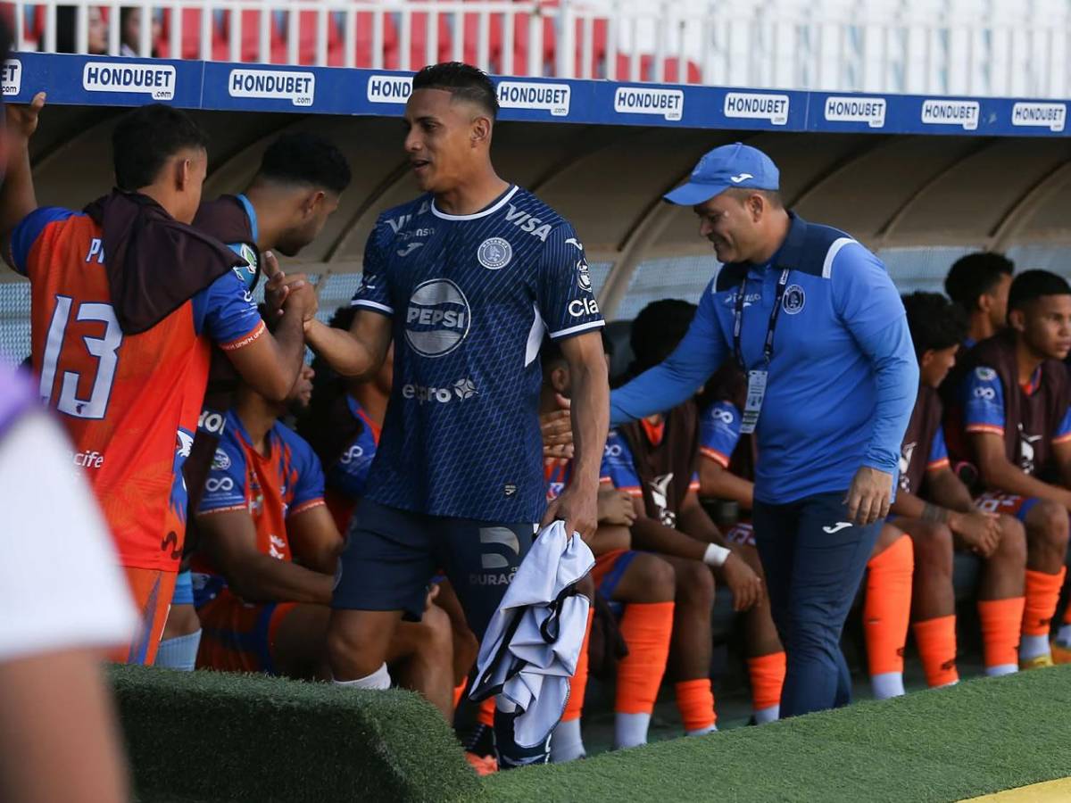 Real España de fiesta, dardo del 'Droopy' a Menjívar y bellas chicas en el Morazán