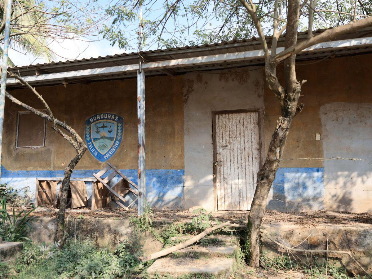 La maleza devora las mansiones de los Valle