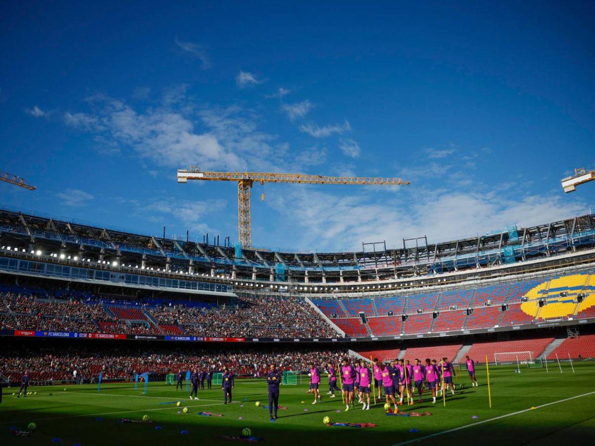 Barcelona celebra el regreso al Camp Nou luego de 893 días