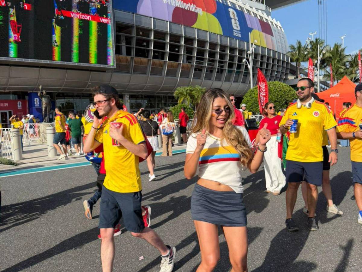 Hondureño causa revuelo en el Colombia-Portugal y bellas chicas enamoran