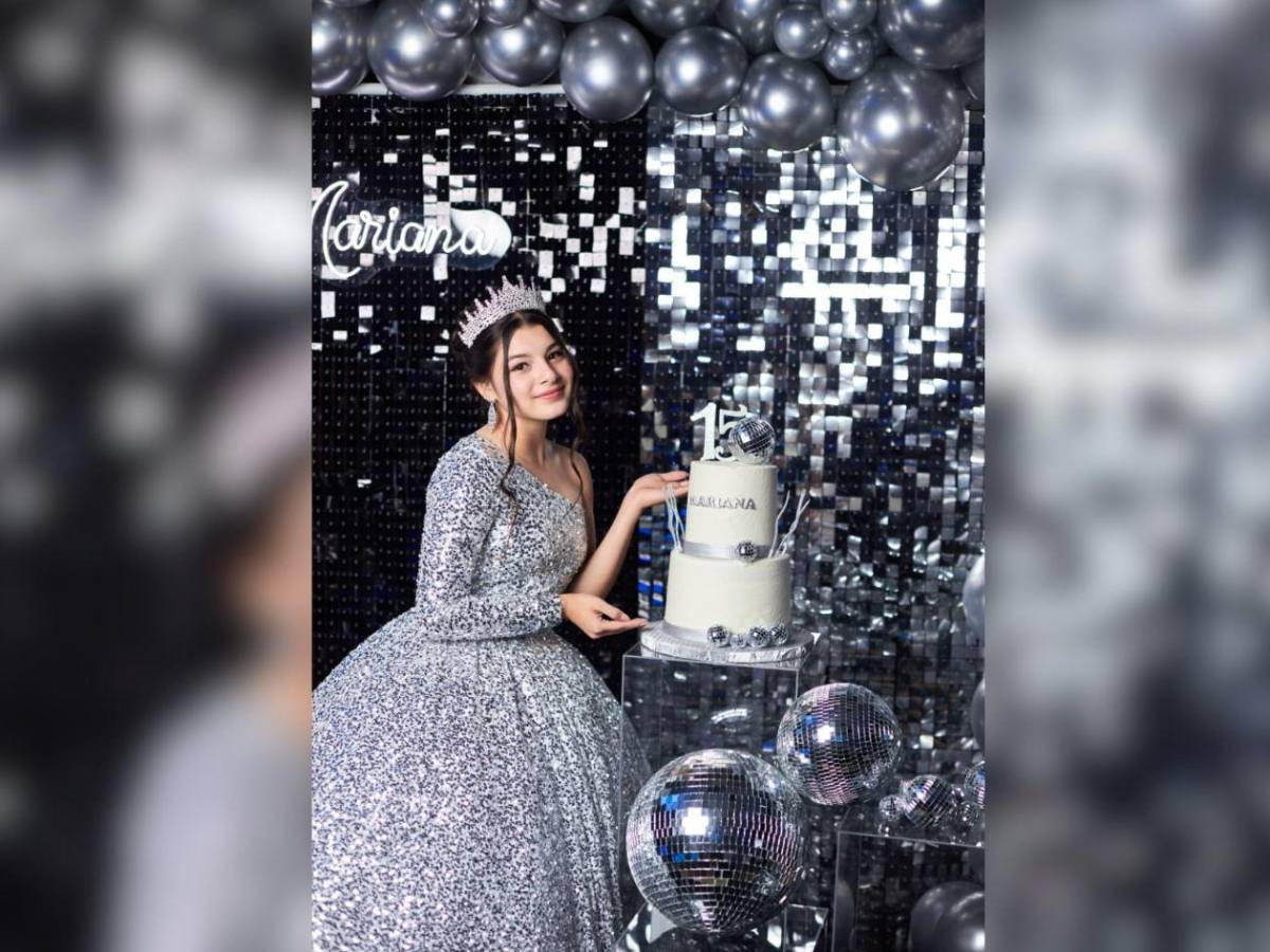 Mariana Lara festeja sus quince años con inolvidable fiesta con temática disco