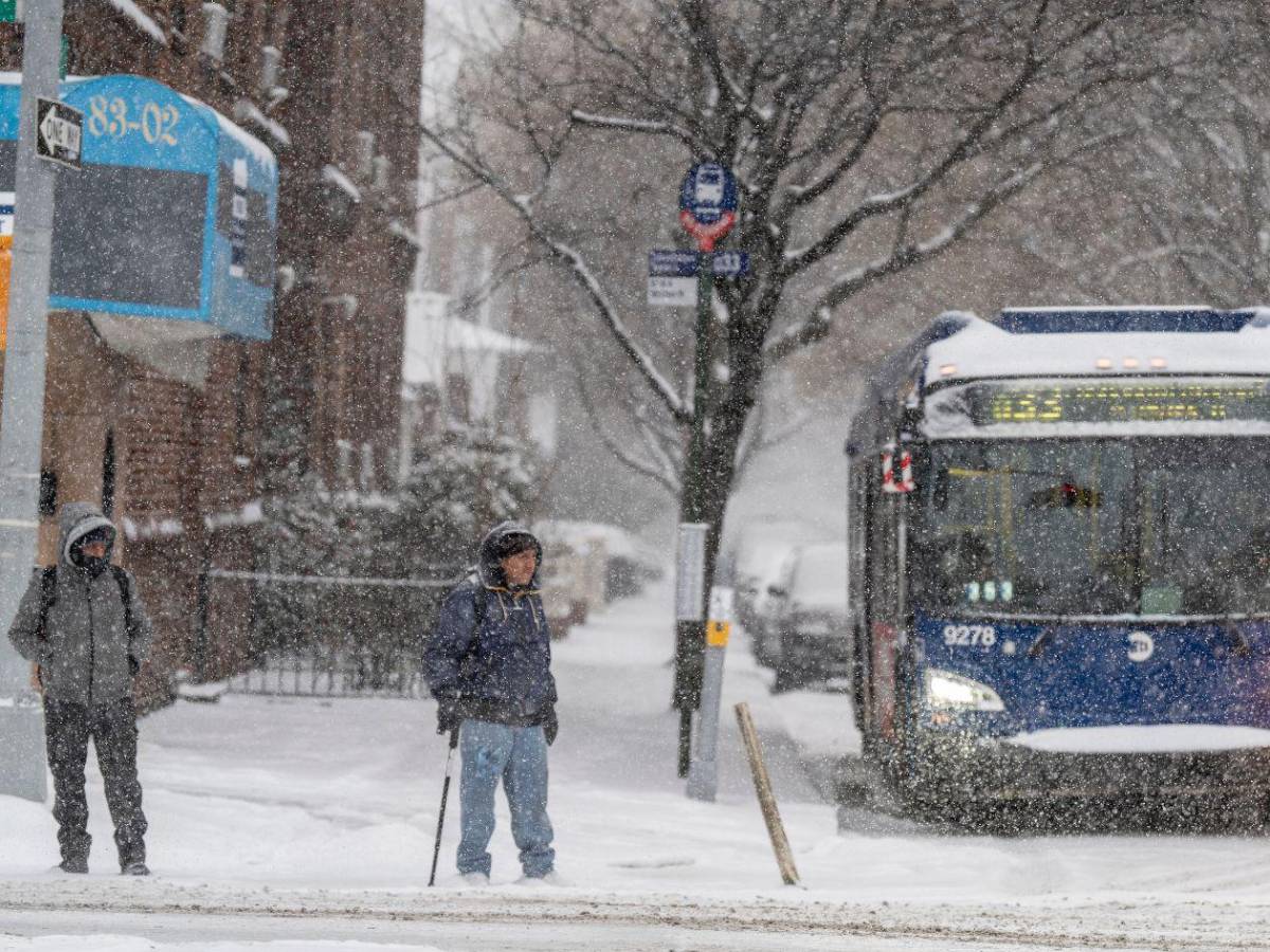 Histórica nevada en EE UU provoca caos y cancelación de miles de vuelos