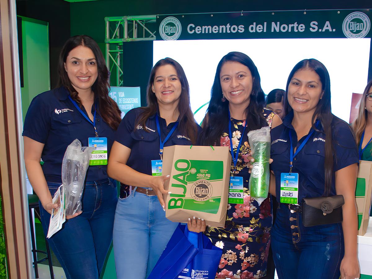 Los visitantes a la jornada tuvieron la oportunidad de visitar el stand de Cenosa.