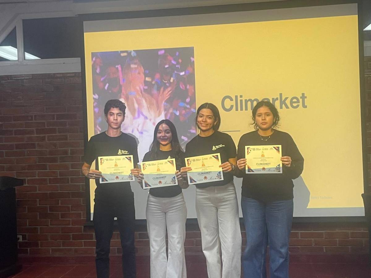 Así fue la fase final del “Startup Weekend Youth” de la EIS