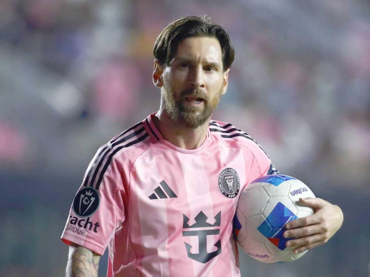 Messi, irreconocible: bronca con rival y enfado de Suárez con Saíd Martínez