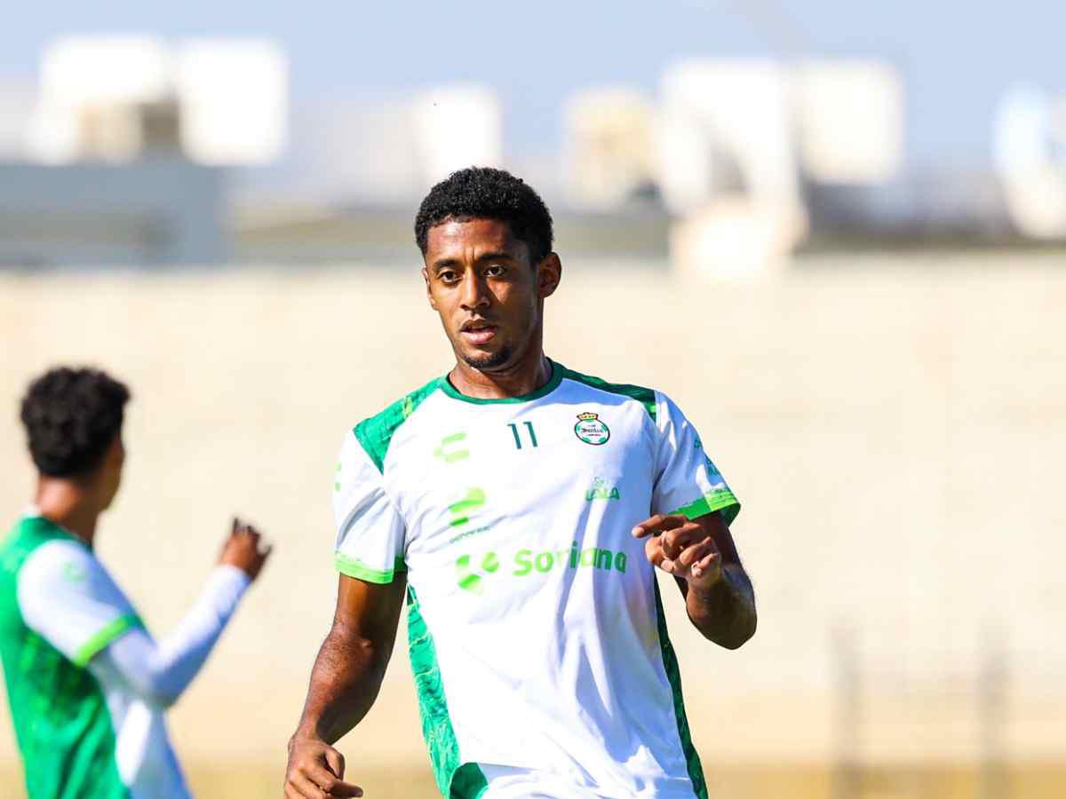 Santos Laguna anuncia mala noticia sobre Choco Lozano