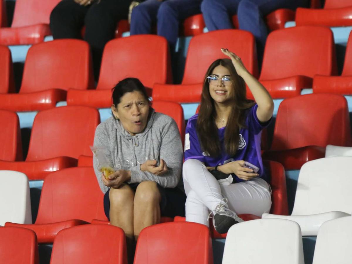 Festejos de Motagua, el jugador señalado en Platense y el descuido de bella chica