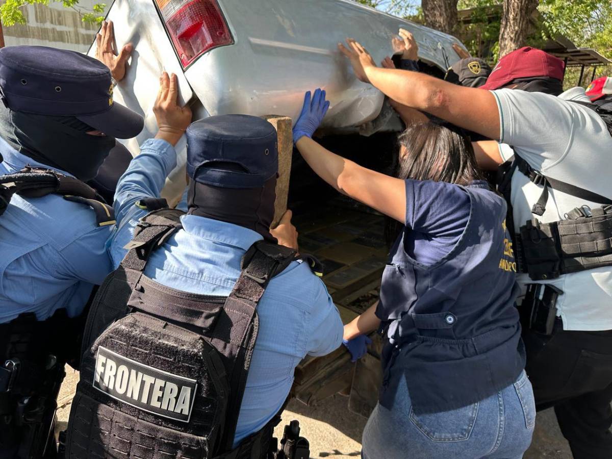 Al menos 82 paquetes de droga iban en “caleta” en pickup en Choluteca