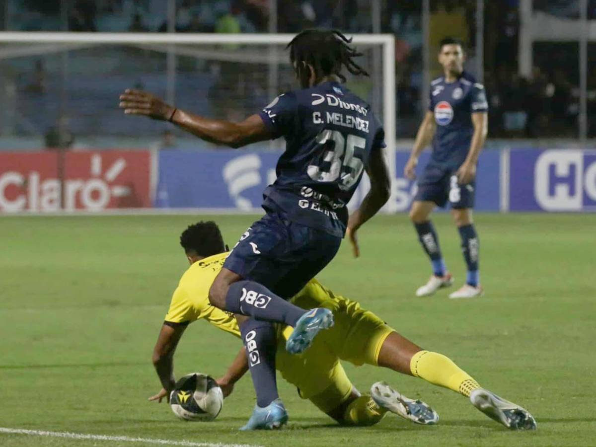 El 'frío' festejo de figura de Motagua, sufrimiento de Real España, susto y enfado