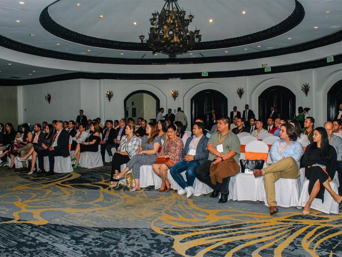 A la firma del convenio asistieron representantes de Google, la empresa estatal de telecomunicaciones, así como invitados especiales y medios de comunicación.