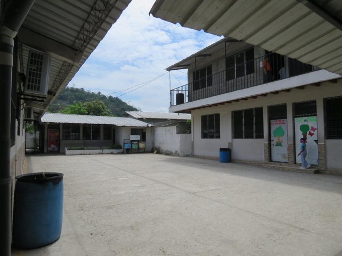 El convenio de Cemento Ultracem se desarrolló en este centro básico porque dentro de poco inauguran su planta de producción en esta comunidad.