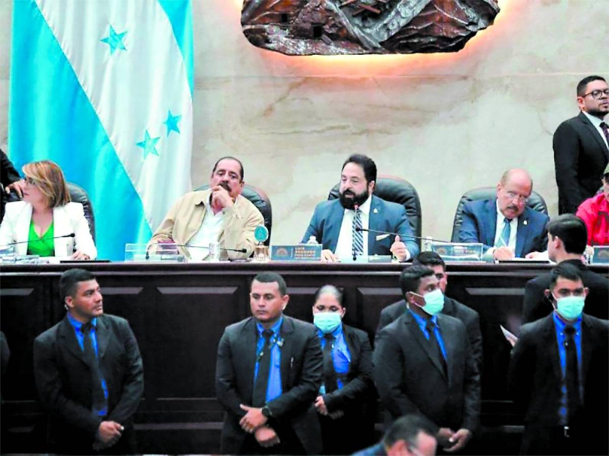 Luis Redondo cae en otra ilegalidad al entregar bonos a los diputados