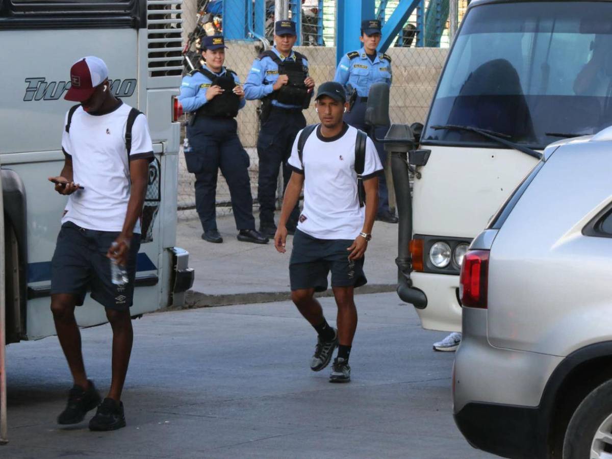 Las bellezas del clásico, show de Ultra Fiel y ambientazo para el Olimpia-Motagua