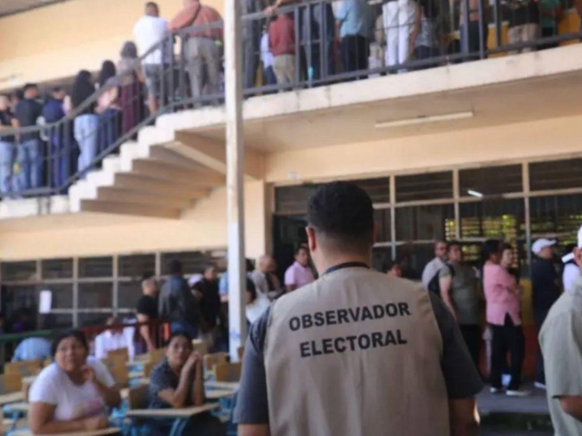 Golpes, abucheos y controversias en elecciones generales en Honduras