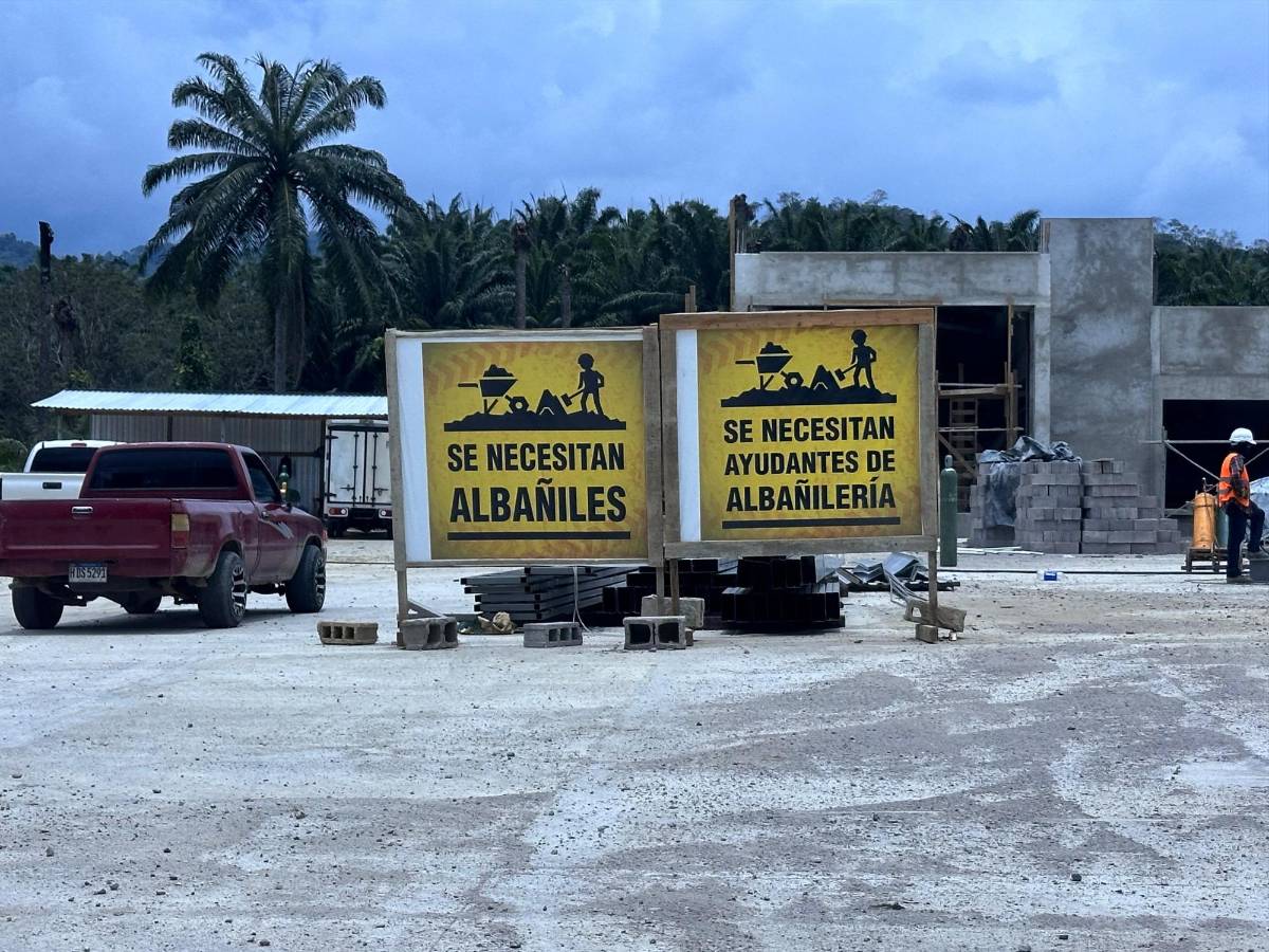 Éxodo de albañiles hacia México pone en aprietos a la construcción