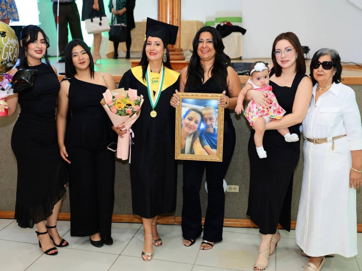 La graduación de la UTH celebra a 262 nuevos profesionales