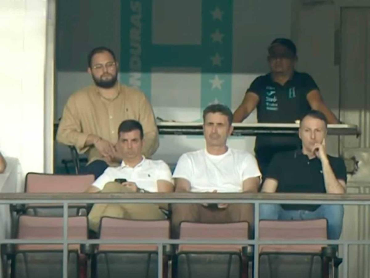 'Tota' Medina pierde la cabeza, festejo a lo Cristiano, mensaje al DT de Honduras en el Clásico y lindas chicas