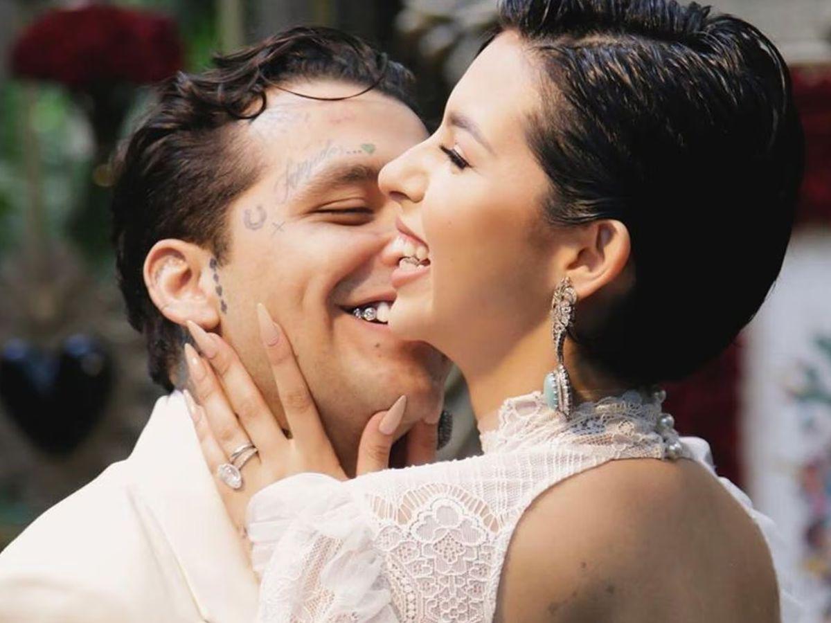 Ángela Aguilar presume gigante ramo de rosas que le regaló Christian Nodal