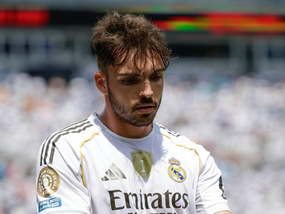 Real Madrid- Pachuca: Enfado de Xabi, mofa a Vinicius y polémico gesto de árbitro