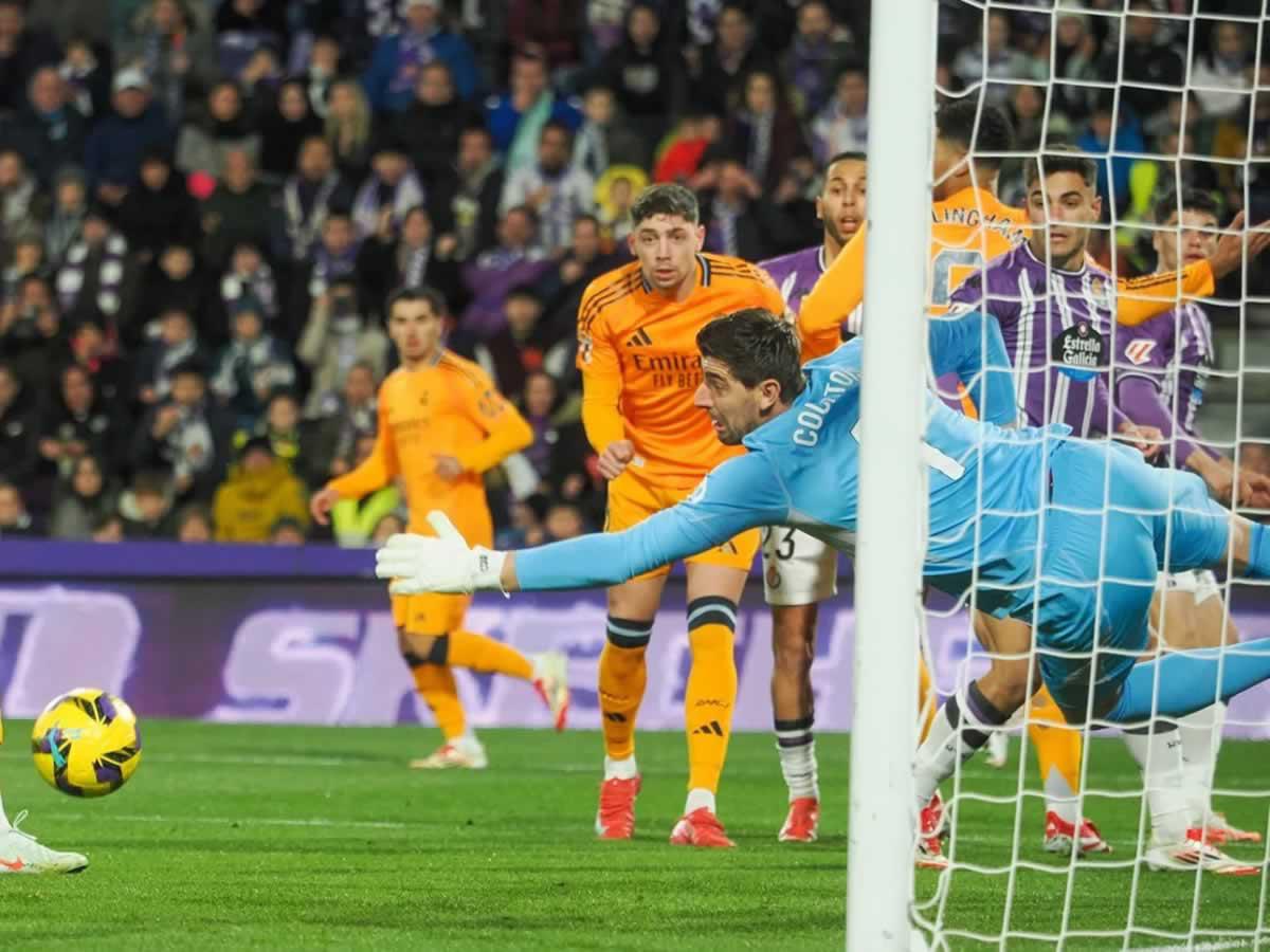 La parada de Thibaut Courtois en los primeros minutos del partido.