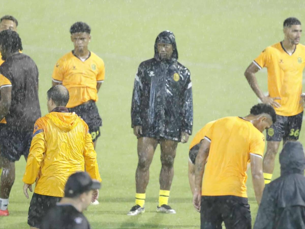 Olimpia y Real España festejan remontadas, jugador termina de portero, inundados y bellezas