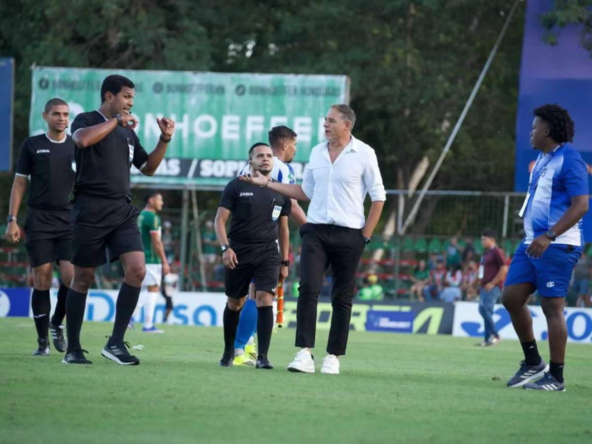 'Tota' Medina pierde la cabeza, festejo a lo Cristiano, mensaje al DT de Honduras en el Clásico y lindas chicas