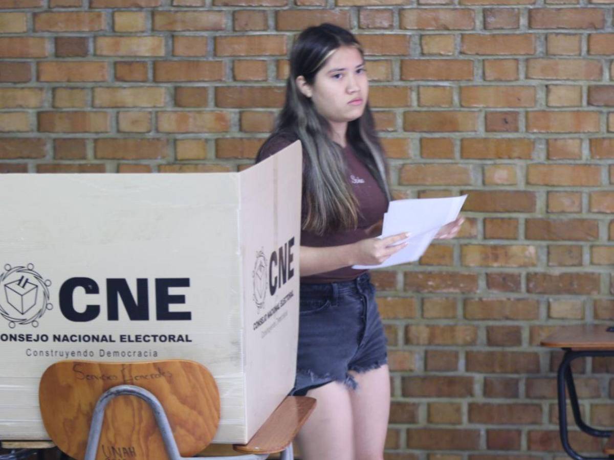 Los jóvenes comienzan a votar y marcan presencia en las urnas