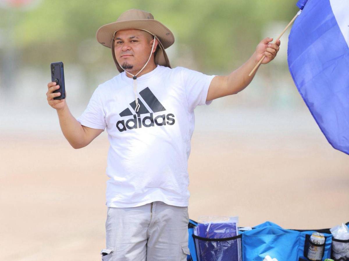 Honduras - El Salvador: Bellas chicas y curiosa petición a Palma