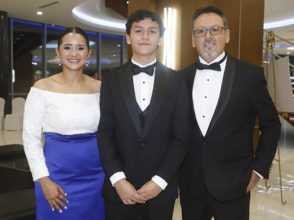 Seniors 2025 de la Santa María del Valle festejan su graduación