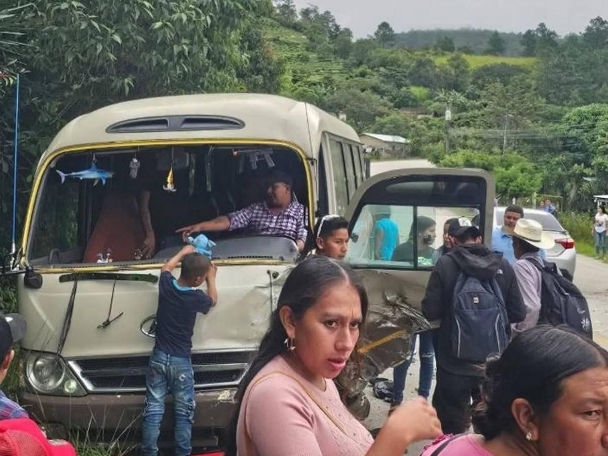 Varios heridos tras aparatoso accidente de bus y pick-up en La Jagua
