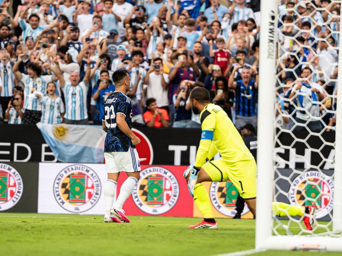 Messi sorprende tras el partido, ¿cambió camiseta? y abrazo histórico para Honduras