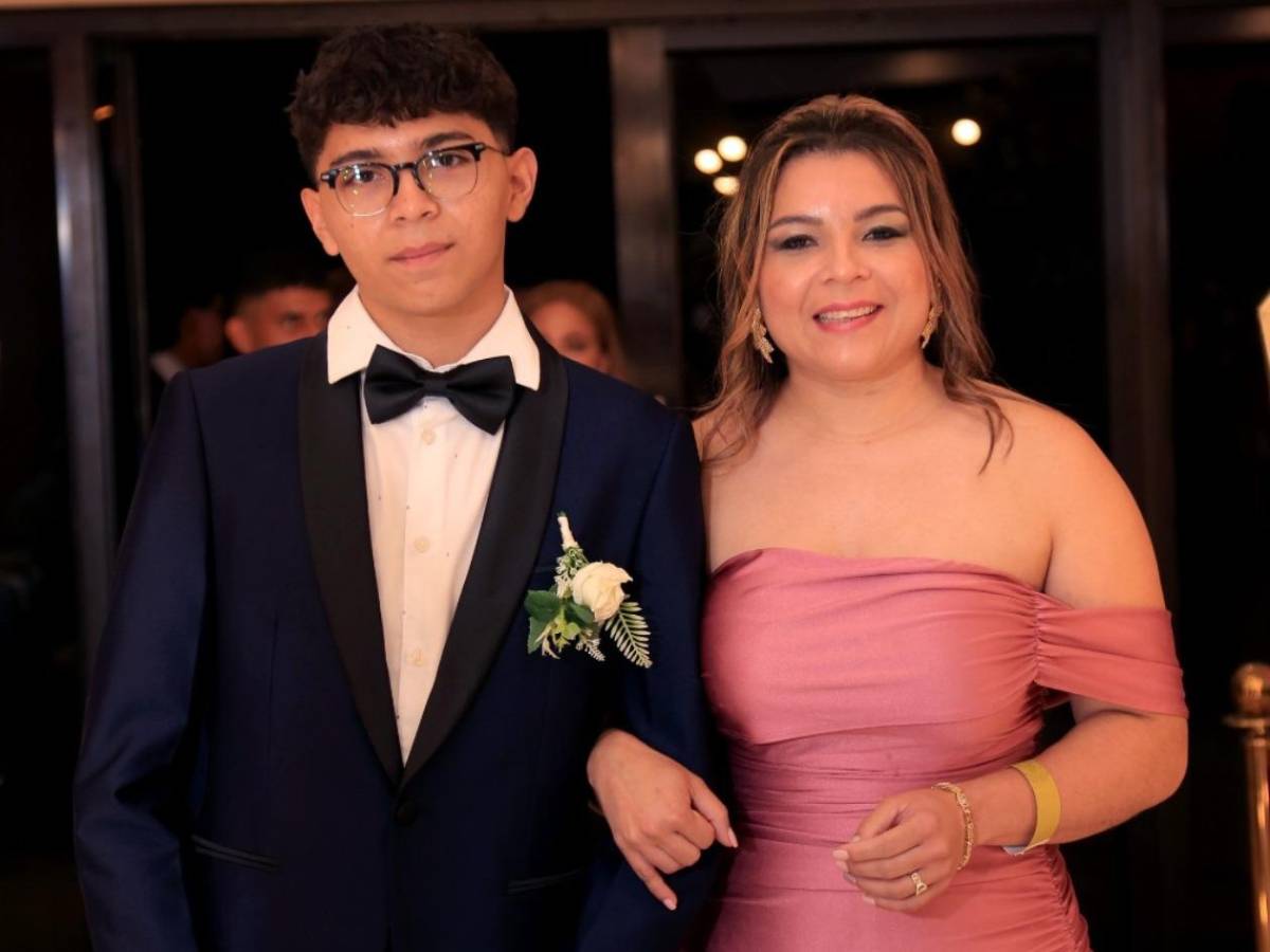 Seniors de la Saint Paul Academy celebran su logro académico