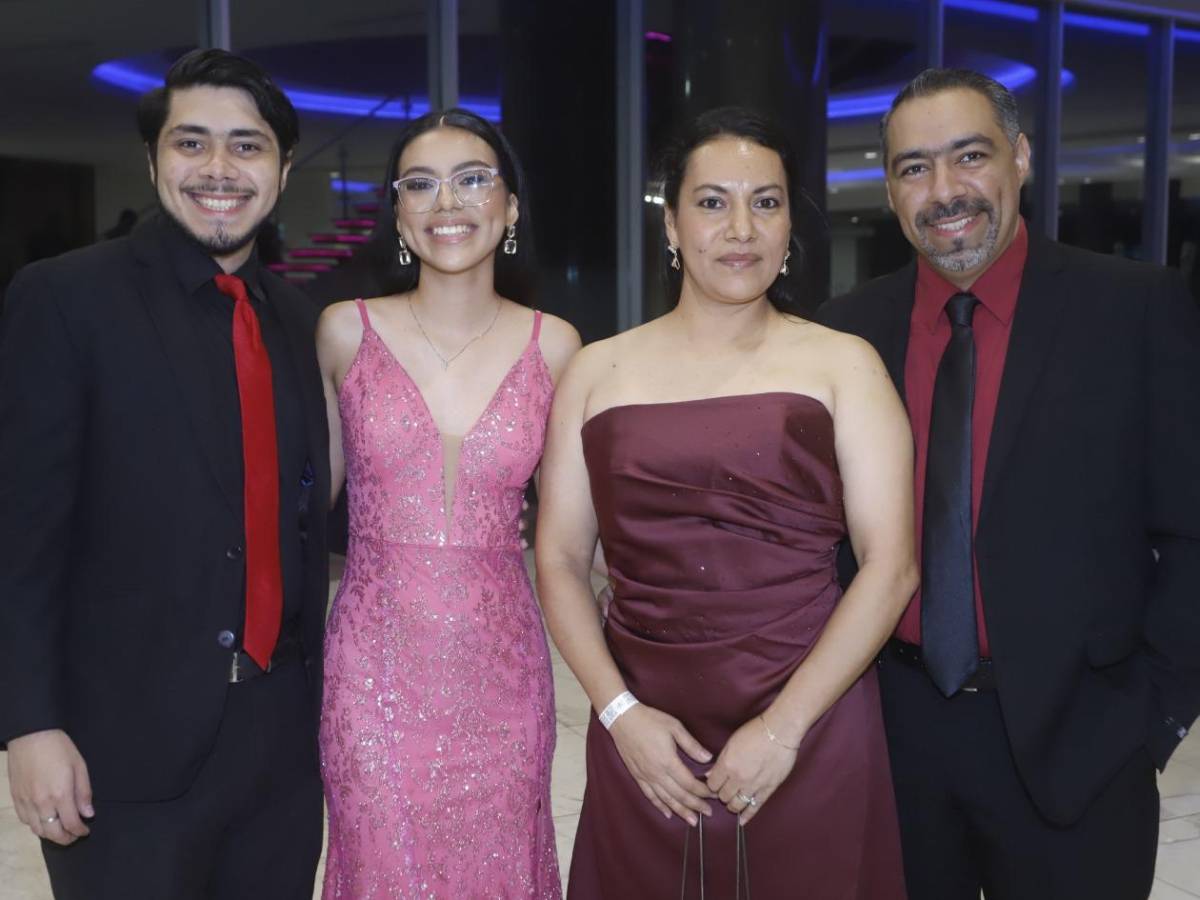 Elegancia y orgullo: Fiesta de graduación 2025 de la Kiddy Kat & Morazzanni