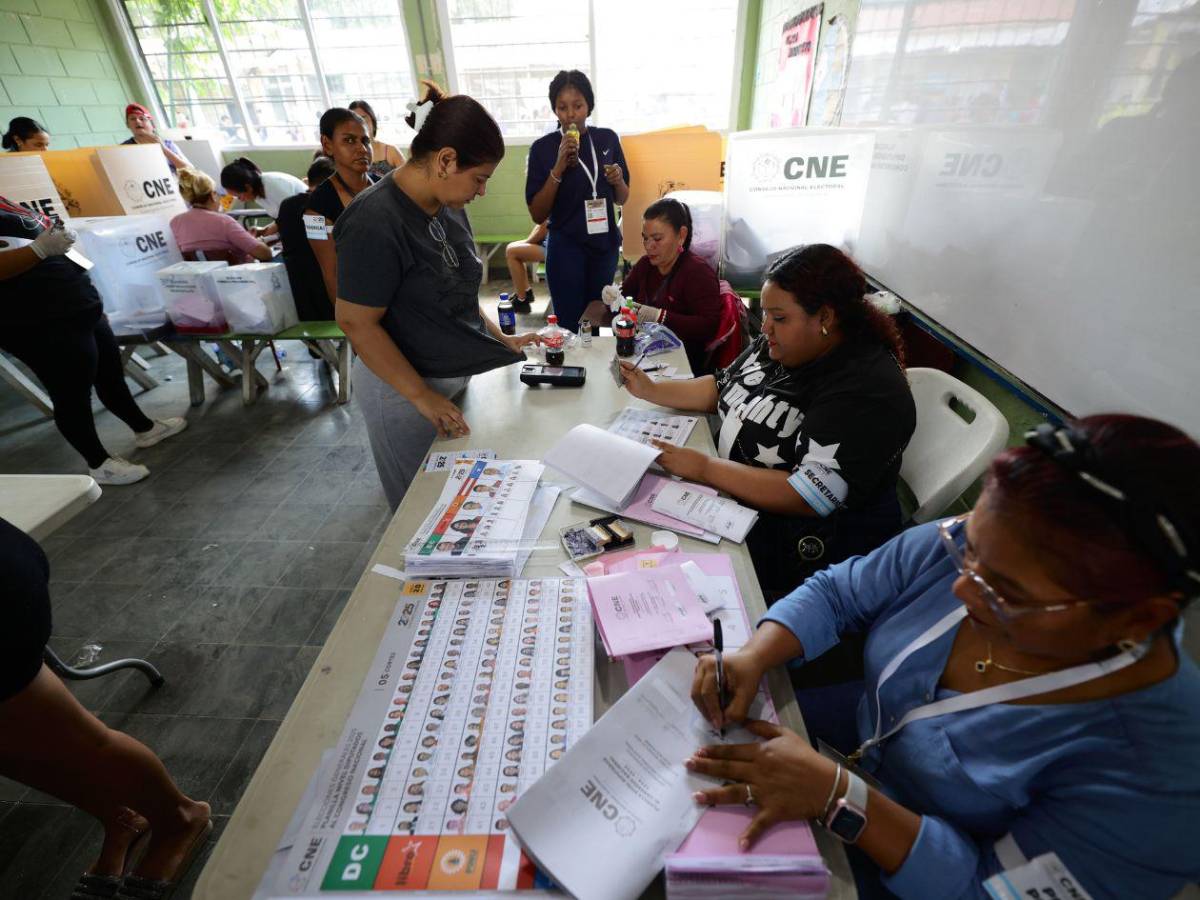 Retrasos y largas filas marcaron la mañana electoral en San Pedro Sula
