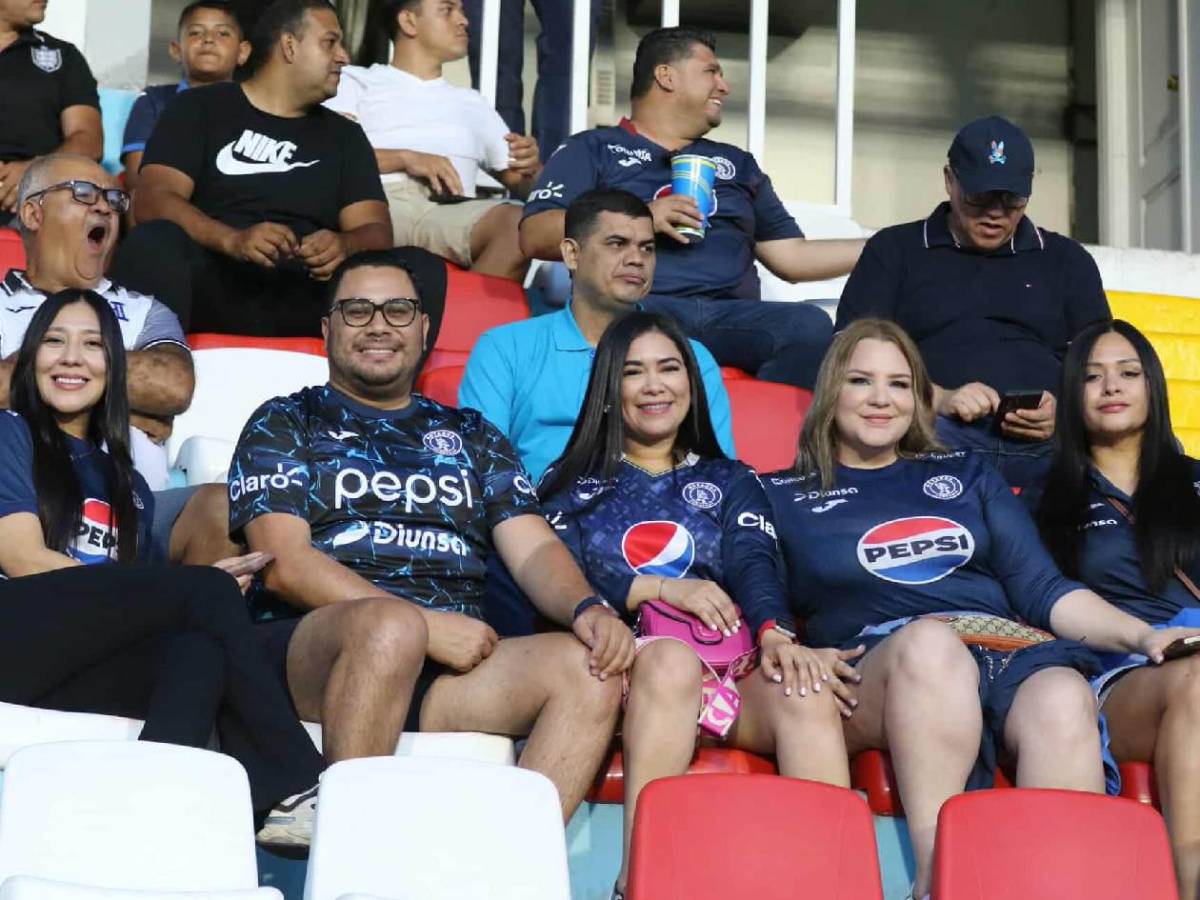 Festín de Motagua en el Nacional, chicas y dedicatoria de Rodrigo Auzmendi